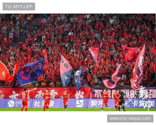 重庆龙兴足球场与铜梁龙体育场将交替承办主场比赛,满足球迷观赛需求